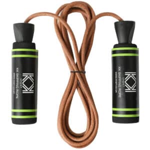 Ajustable speed skipping rope